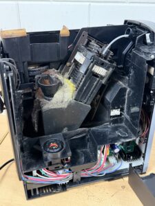 Vervuilde zetgroep van een Jura D6 koffiemachine